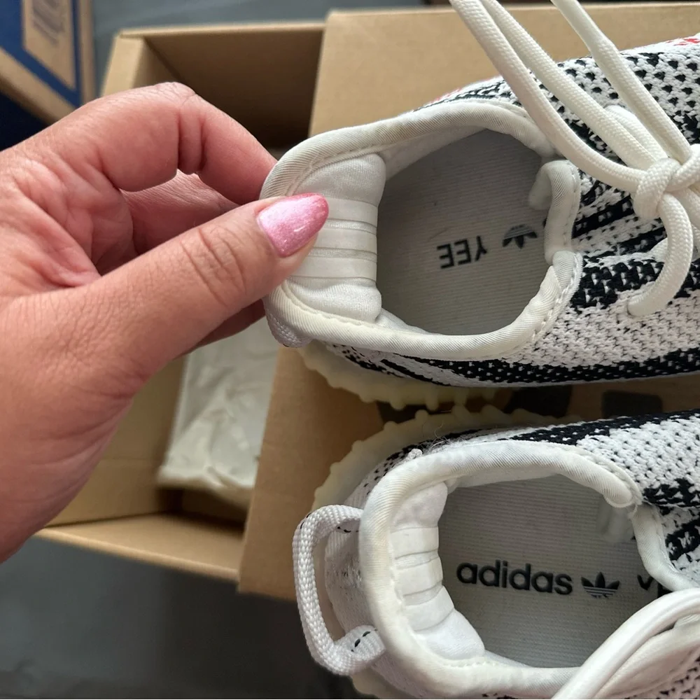 Adidas Kids or Women Yeezy Boost 350 V2 - White and Black - Picture 5 of 7